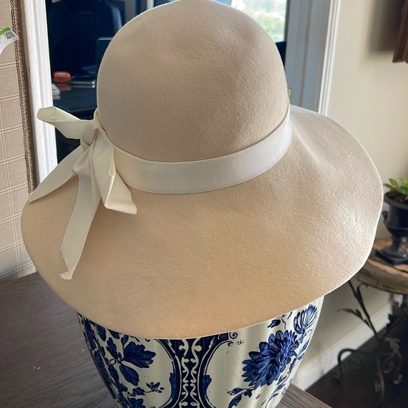 Vintage Leslie James California Wool Felt Cream Hat